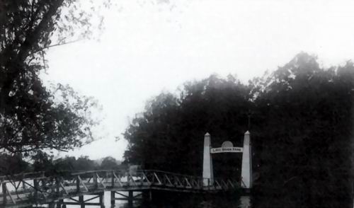 Park Island - From Lake Orion Images Of America (newer photo)